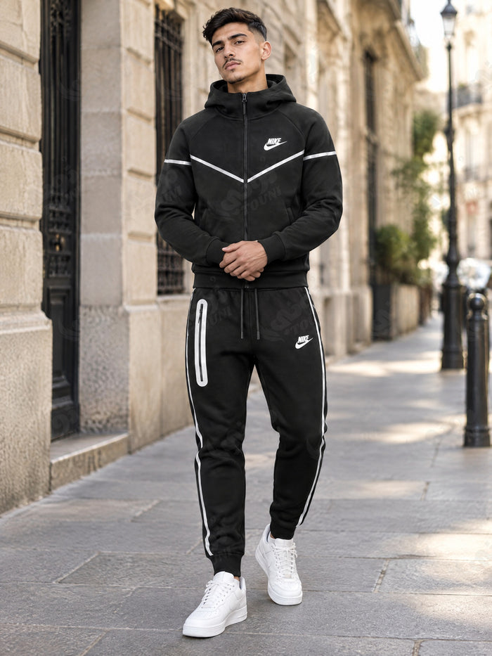Nike Tech Fleece - Survêtement Noir - Bandes Argent Réfléchissantes - vue portée