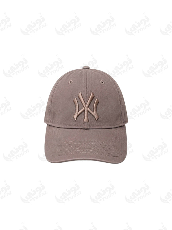 Casquette New Era NY Yankees – Taupe Ton sur Ton – sur fond blanc