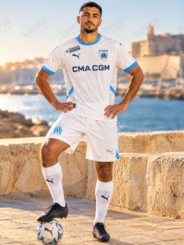 Olympique de Marseille - Kit Domicile Maillot + Short 2024/25 - vue portée