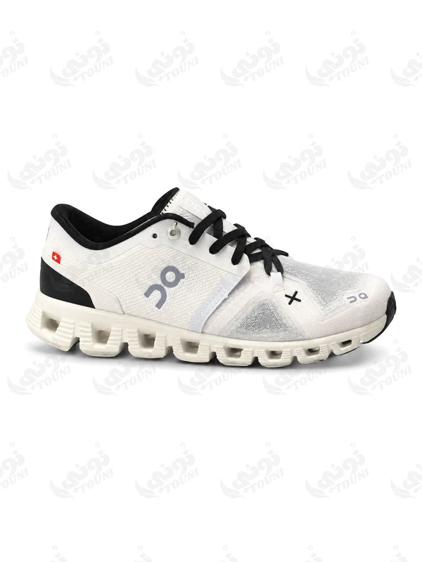 On Running - Cloud X 3 Blanc & Noir - vue de face