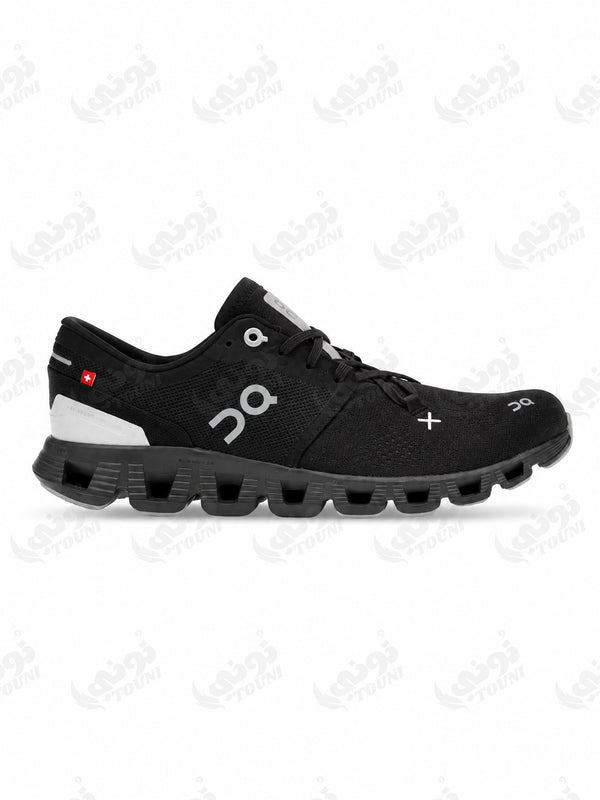 On Running - Cloud X 3 Noir - vue de face