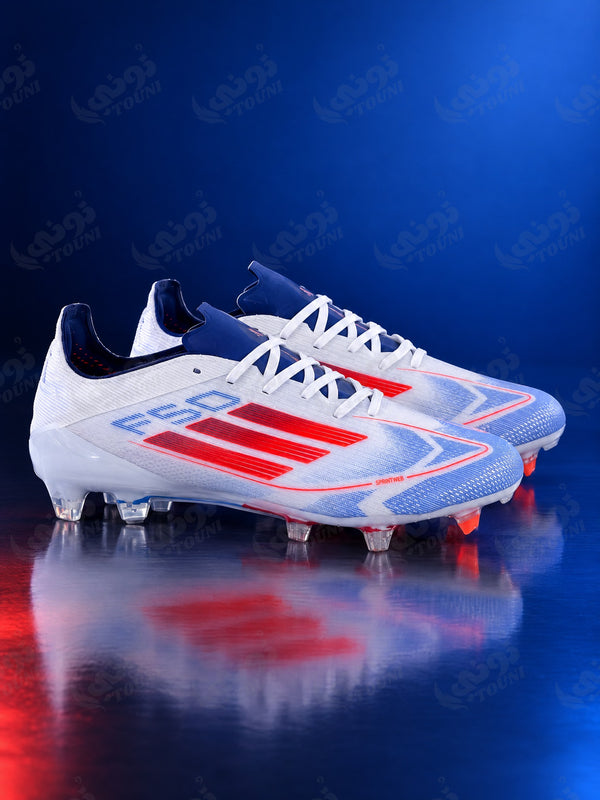 adidas F50 – Crampons à Lacets Blanc, Bleu Clair & Rouge (Qualité Professionnelle) - vue portée