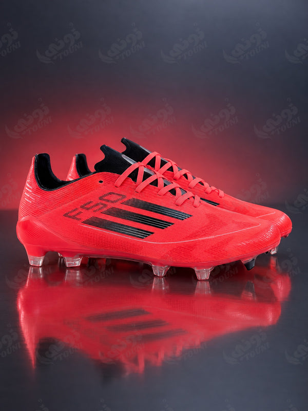 adidas F50 – Crampons à Lacets Rouge Corail & Noir (Qualité Professionnelle) - vue portée
