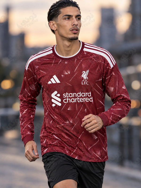 Liverpool - Maillot Manches Longues Bordeaux Motif Éclats 2026/27 - vue portée