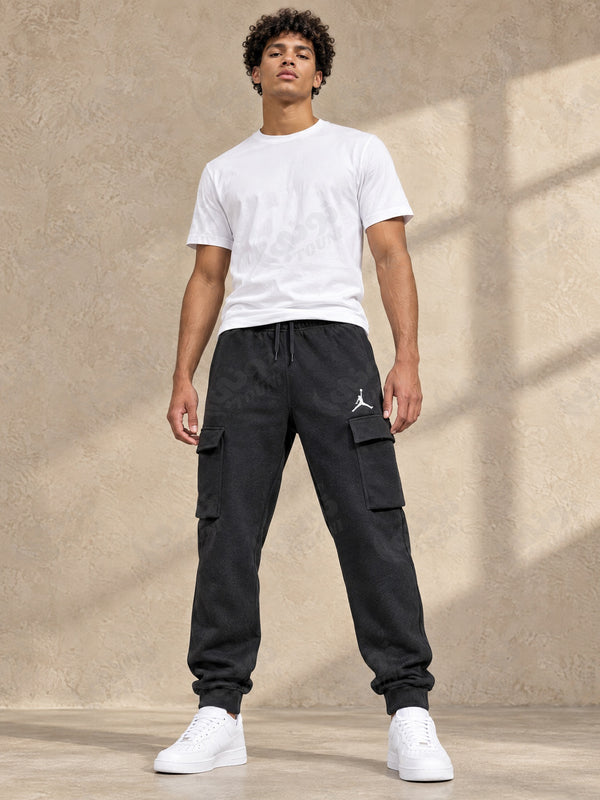 Pantalon Cargo Jogging Noir Coupe Droite - vue portée