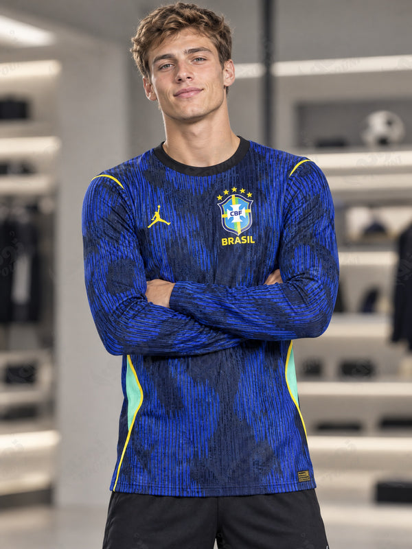 Brésil - Maillot Extérieur 2026/27 Bleu Royal & Noir Manches Longues - vue portée