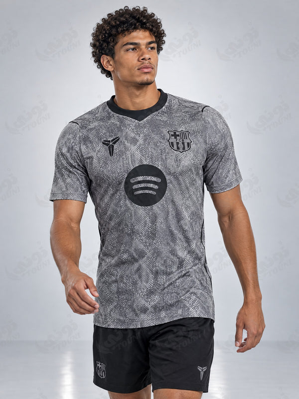 FC Barcelone - Maillot Édition Mamba Gris Serpent 2026/27 - vue portée