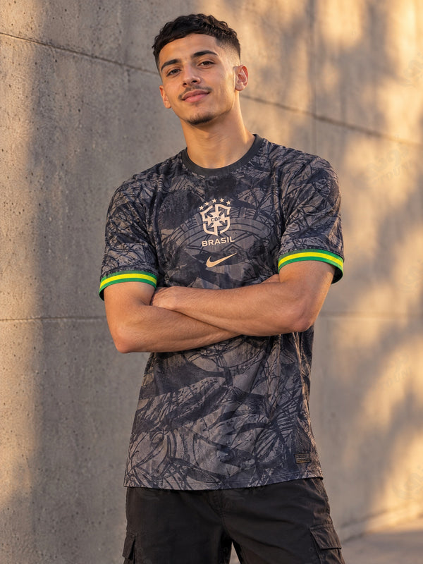 Brésil - Maillot Édition Feuillage Noir & Rose Gold 2026/27 - vue portée