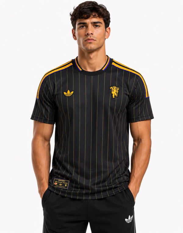 Manchester United — Maillot Rétro Noir Édition Or