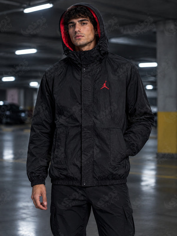 Jordan - Veste Coupe-Vent à Capuche Noire - Doublure Rouge - vue portée